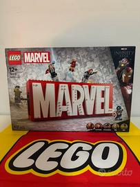 Logo e Minifigure MARVEL #76313