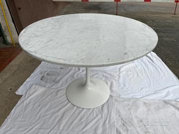 Tavolo tulip knoll marmo Carrara 110x110