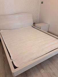 Letto matrimoniale + Comodino abbinato in legno