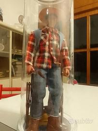 Tex Willer con vestiti in tessuto e accessori