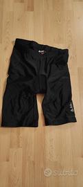 pantalone lungo e corto per ciclista
