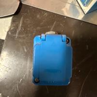 Presa bipolare con terra serie Tais Palazzoli
