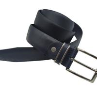 Cintura in pelle con passante in metallo rivesto
