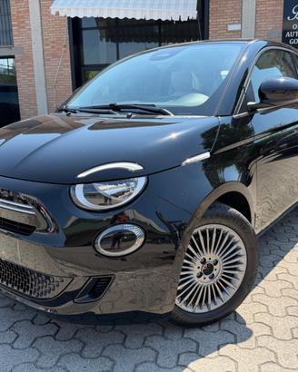 Fiat 500 Berlina Hybrid Icon