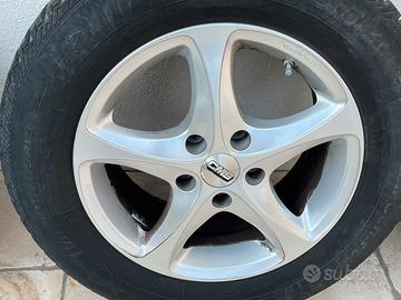 4 Cerchi in lega da 16 e pneumatici 215 65 R16