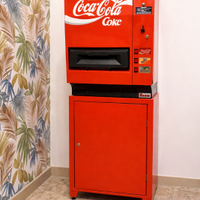 Distributore automatico Coca-Cola vintage anni ’80
