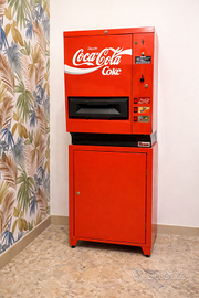 Distributore automatico Coca-Cola vintage anni ’80
