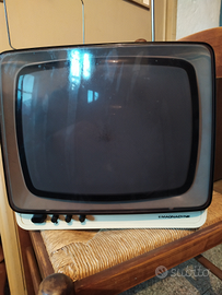 TV magnadyne in bianco e nero anni 60 con antenna