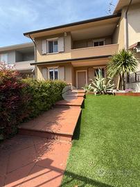 VILLA A SCHIERA A PONCARALE