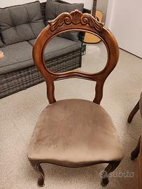 Tavolo in legno ovale intarsiato con sedie