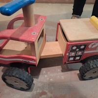 trattore in legno per bambini