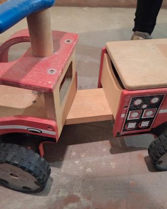 trattore in legno per bambini