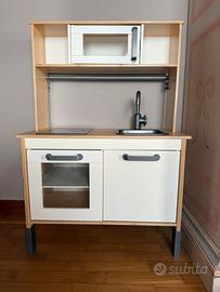 Cucinetta Ikea + Set Giochi/Accessori in legno