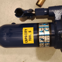 Crick oleopneumatico a bottiglia