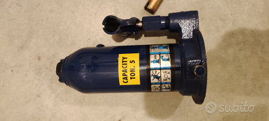 Crick oleopneumatico a bottiglia