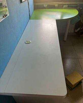 scrivania bianco verde ad angolo