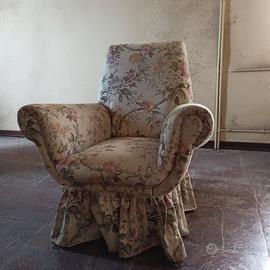 poltroncina da lettura tessuto a fiori