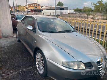 Auto Alfa Romeo GT 
