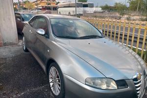 Auto Alfa Romeo GT 