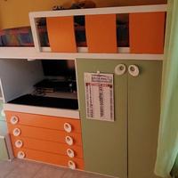 Cameretta a ponte con scrivania e armadio 