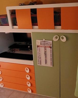 Cameretta a ponte con scrivania e armadio 