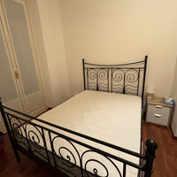 Letto matrimoniale in ferro battuto con materasso