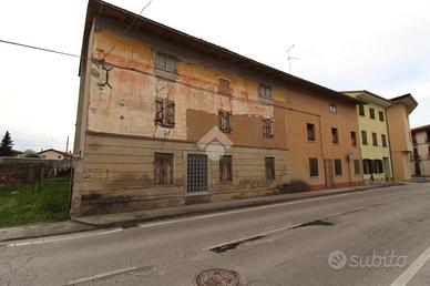CASA DI CORTE A RONCHIS