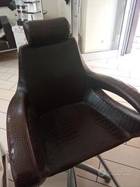  tre poltrone da barbiere  più due lavandini