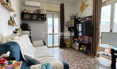 TRILOCALE CON BALCONE IN ZONA INTRA!