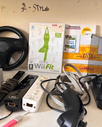 Nintendo wii Nera + accessori e 2 giochi