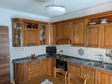 Cucina Angolare Legno Massello + Elettrodomestici