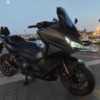 Honda Forza 750 (2025) - 1.500km - Pari al nuovo