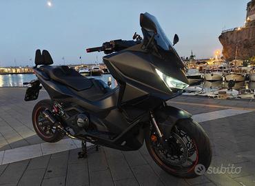 Honda Forza 750 (2025) - 1.500km - Pari al nuovo