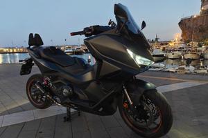 Honda Forza 750 (2025) - 1.500km - Pari al nuovo