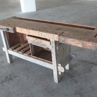 Vecchio banco da falegname