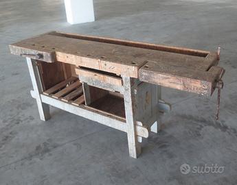 Vecchio banco da falegname