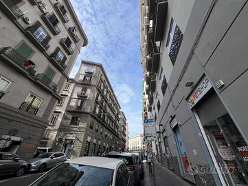 NEGOZIO A NAPOLI