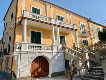 RECENTEMENTE RISTRUTTURATO - con Posto Auto