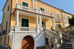 RECENTEMENTE RISTRUTTURATO - con Posto Auto