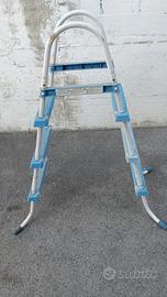 Scala per piscina. Usata.