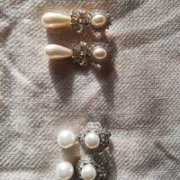 ORECCHINI DI BIGIOTTERIA CON PERLE E STRASS