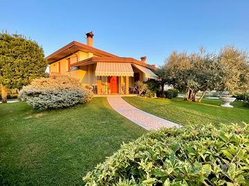 VILLA INDIPENDENTE CON CURATO GIARDINO E DOPPIO...