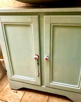 Mobiletto e specchiera bagno con lavabo sospeso