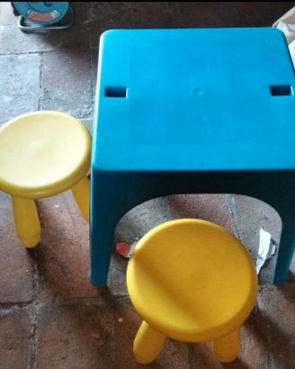 Tavolino per bambini  con sgabelli