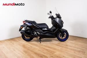 YAMAHA X-MAX 300 - 2025