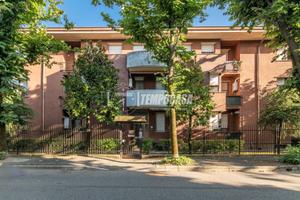 AMPIO QUADRILOCALE DOPPI SERVIZI CON BOX ZONA PARC