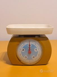 Bilancia da cucina vintage LAICA 5 kg ’70 senape