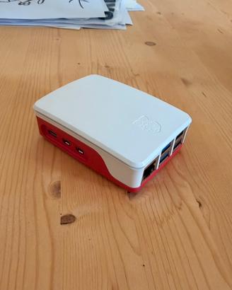 Raspberry Pi 5 4Gb con case e alimentatore