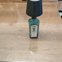 Lampada da comodino artigianale con bottiglia