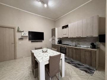 2 LOCALI A NAPOLI